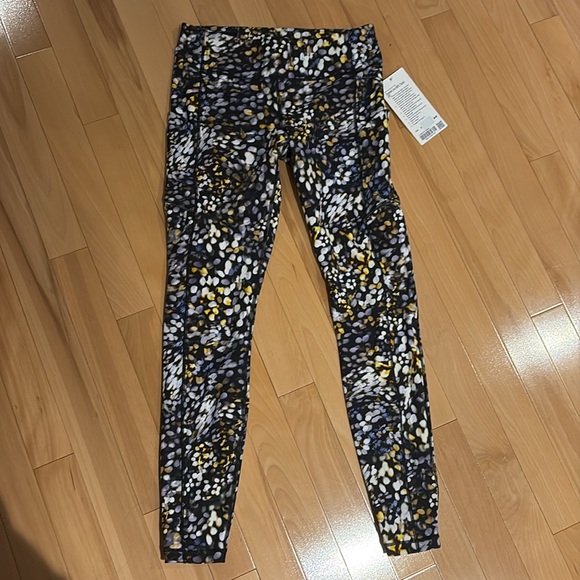 lululemon athletica Pants - NWT Lululemon Speed Up Tight 28" *Full-On Luxtreme Metropolis Glow Multi -size 8